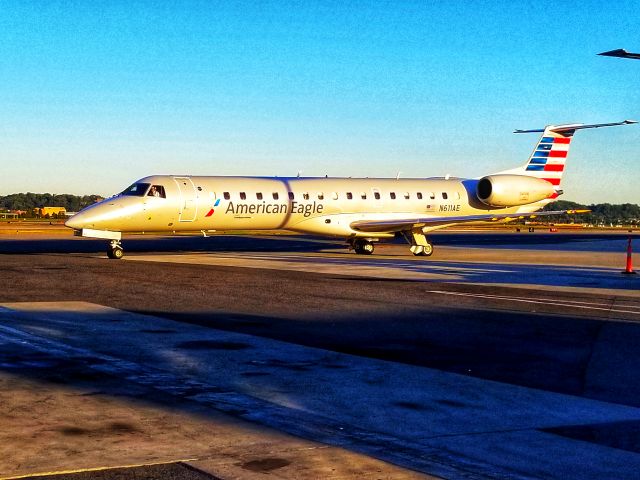 Embraer ERJ-145 (N611AE)