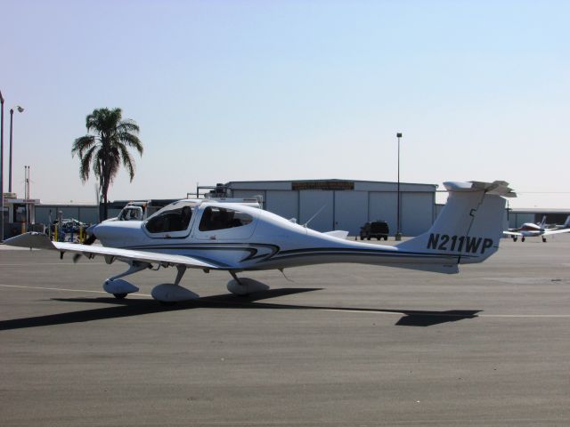 Diamond Star (N211WP) - Taxiing to RWY 26L