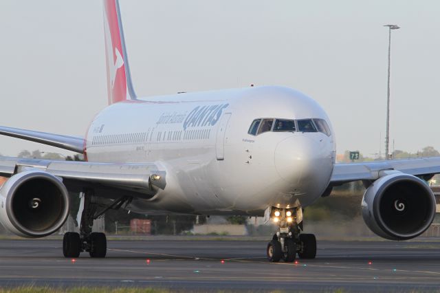 BOEING 767-300 (VH-OGG)