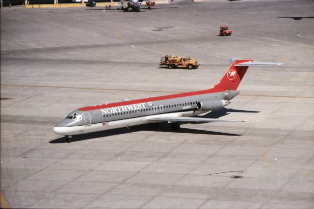 Douglas DC-9-10 (N601NW) - Mid-nineties at YYZ