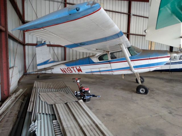 Cessna Skywagon 180 (N19TW)
