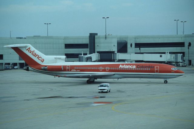 BOEING 727-200 (N203AV) - Taxing at Miami Intl Airport on 1990/08/30