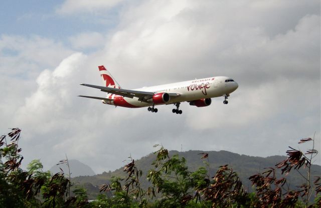 BOEING 767-300 (C-GDUZ)