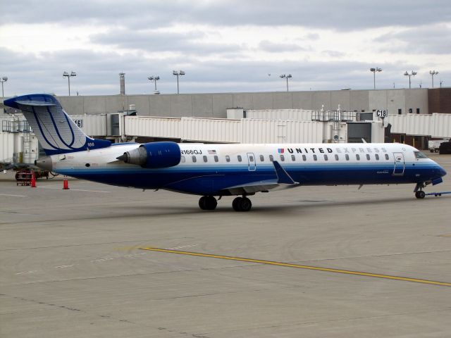 Canadair Regional Jet CRJ-700 (N166GJ)