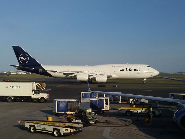 BOEING 747-8 (D-ABYA)