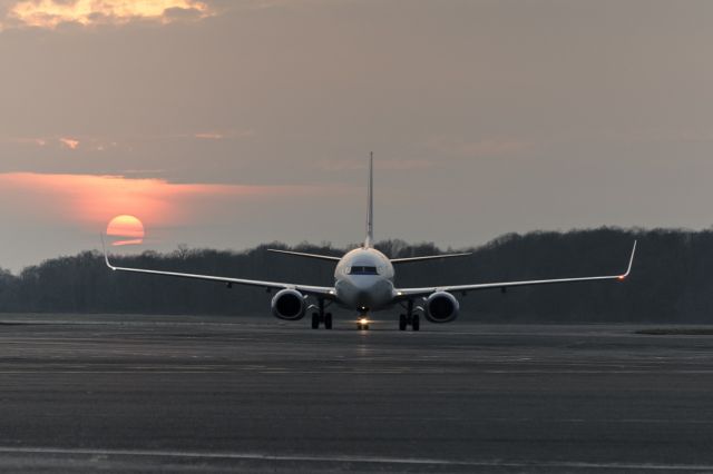 Boeing 737-800 (F-HJUL) - Le soleil et la plume