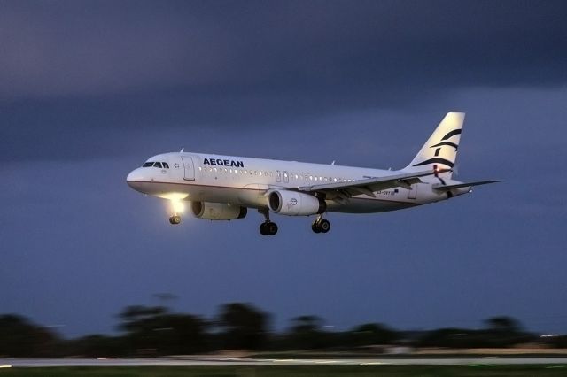 Airbus A320 (SX-DVY) - Shot in near darkness 1/30s ISO5000 f/4.