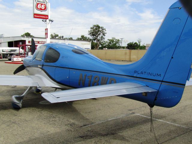 Cirrus SR-22 (N18WD) - On the ramp