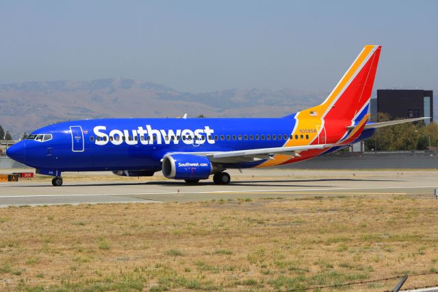 BOEING 737-300 (N358SW)
