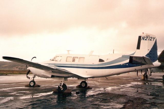 Beechcraft Queen Air (65) (N212Y) - Seen here in Feb-88.  Since reregistered N212AB.