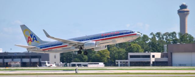 Boeing 737-800 (N905AN)