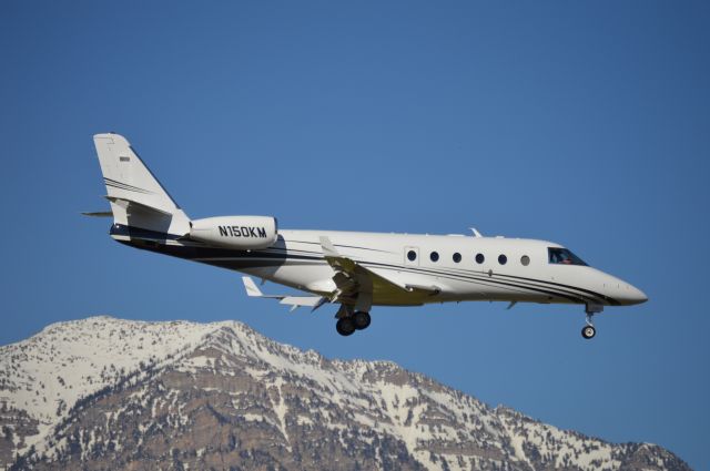 IAI Gulfstream G150 (N150KM) - On short-final for 13.