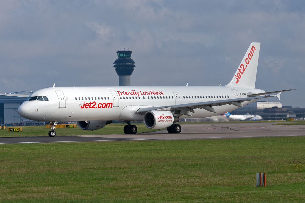 Airbus A321 (G-POWN) - EXS953 lining up on 23L for the departure to Palmabr /br /EOS6D 70-300 f4-5.6L @146mm, 1/500, f10, ISO100