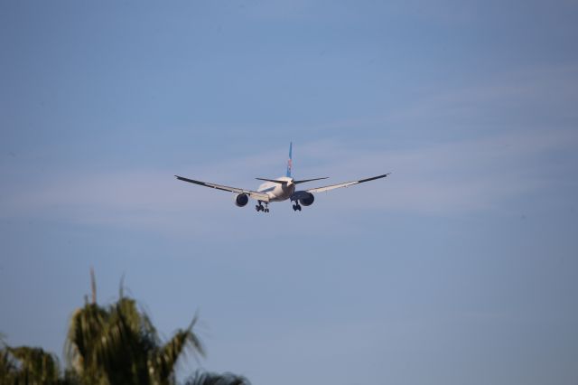 BOEING 777-200LR (B-2026)