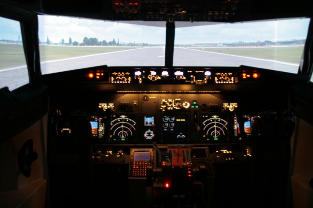 — — - Boeing 737 Flugsimulator