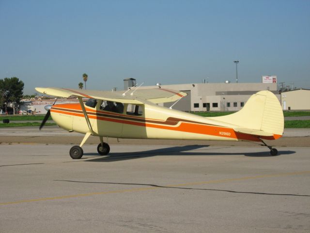 Cessna 170 (N2916D) - Taxiing to parking