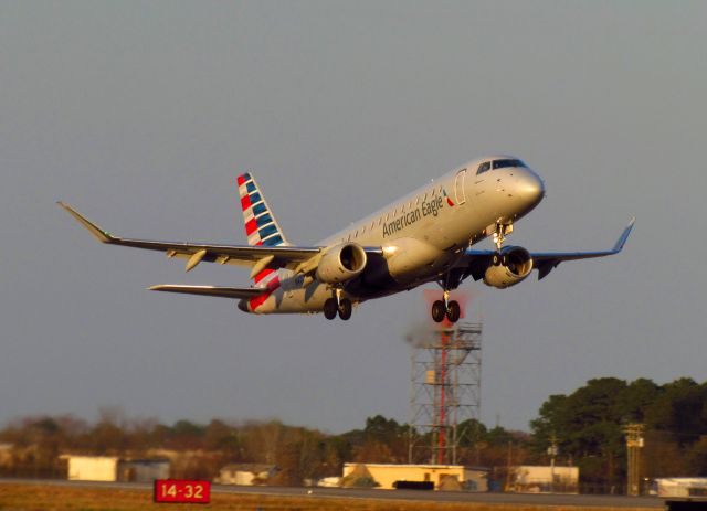 Embraer ERJ 175 (N422YX)