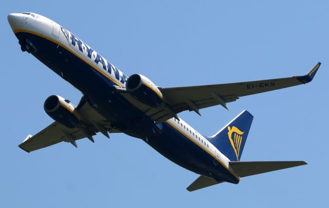 Boeing 737-800 (EI-EKS)