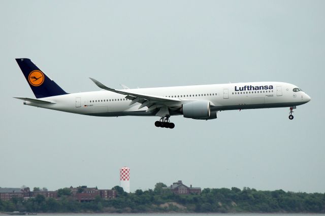 Airbus A350-900 (D-AIXC) - LH 424 from Munich arriving on 27.. Plane is named Saarbrücken and was delivered in March 2017.