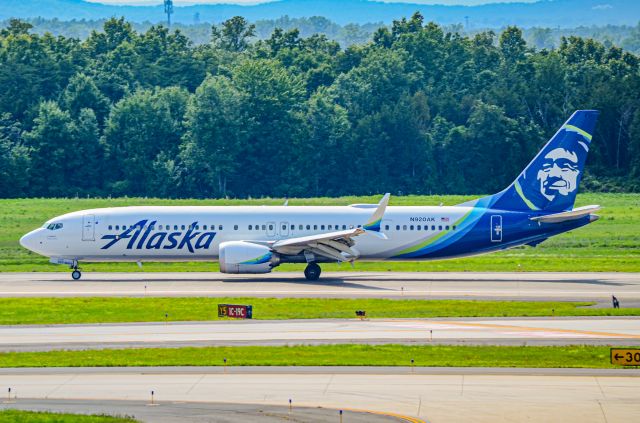 Boeing 737-900 (N920AK)