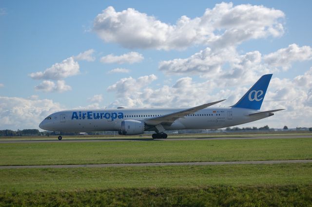 Boeing 787-8 (EC-NBX) - Air Europa B787-9 cn65247 take off rwy36L 25-09-22