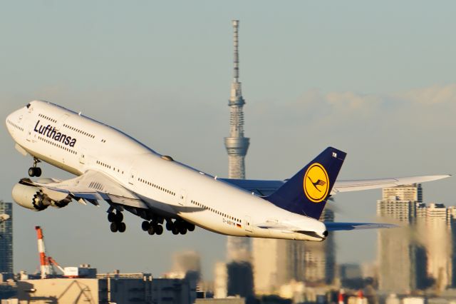 BOEING 747-8 (D-AYBM) - Departure from Haneda with the Tokyo Skytree in the background