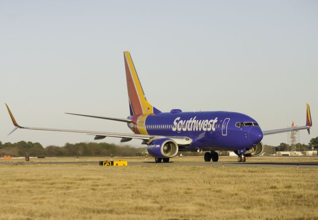 Boeing 737-700 (N7733B)