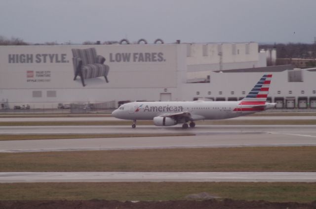 Airbus A320 (N664AW) - AA2900 arriving rwy 10R PHX->CMH 12/29/24