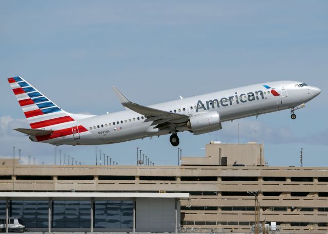 Boeing 737-800 (N931NN)