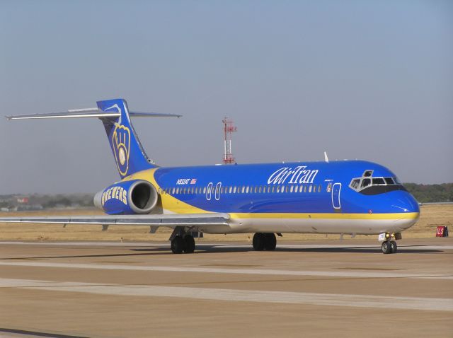 N932AT — - Special paintscheme "Brewers" on this AirTran B-717 taxiing for takeoff at MEM