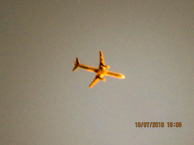 Airbus A321 (N560UW)