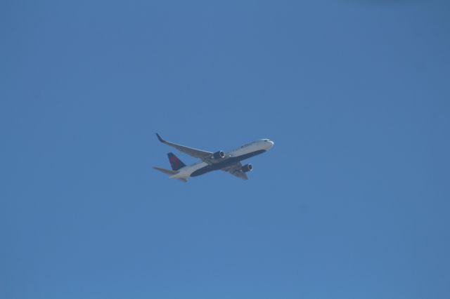 Boeing 777-200 — - APPROACH 24R KLAX