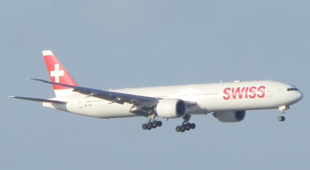 BOEING 777-300ER (HB-JNE)