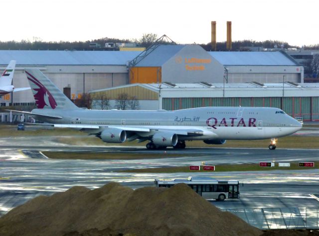 BOEING 747-8 (A7-HHE)