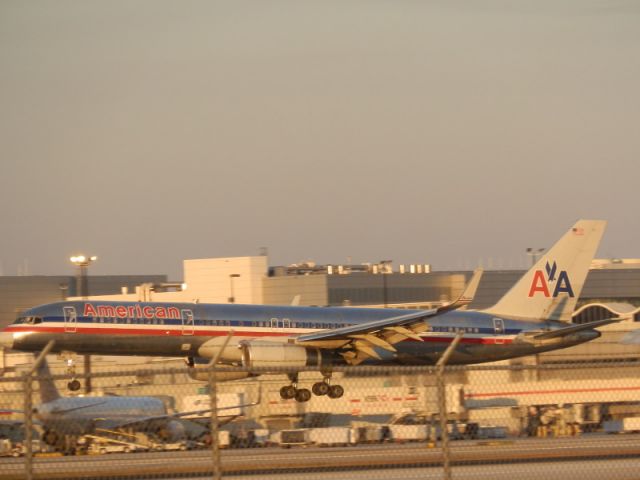 Boeing 757-200 (N612AA)