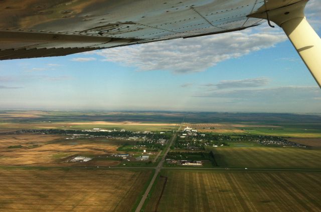 Cessna Skyhawk (C-FEWO) - Early morning departure out of Three Hills, Alberta. 