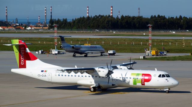 ATR ATR-72 (CS-DJA) - Aéroport de Porto. 25 avril 2016