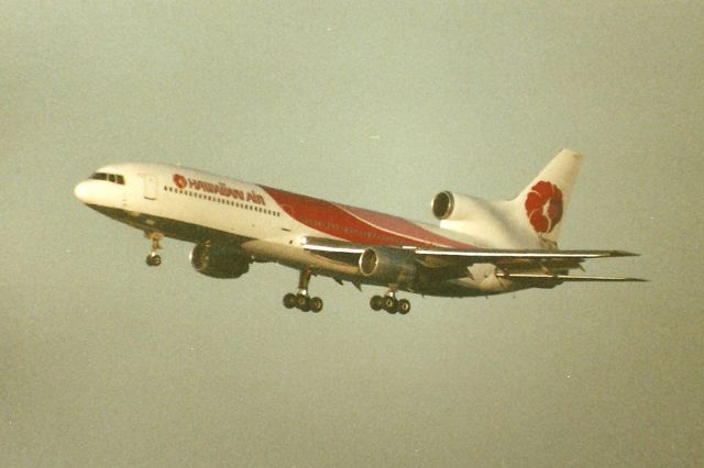Lockheed L-1011 TriStar (N763BE) - KSFO - 1987 photo of N763BE landing 28L from PHNL. 1000mm telephoto lens and Minolta XD-11. Wish I had digital cameras back then. Taken from the Bay Front park area before it was a park.