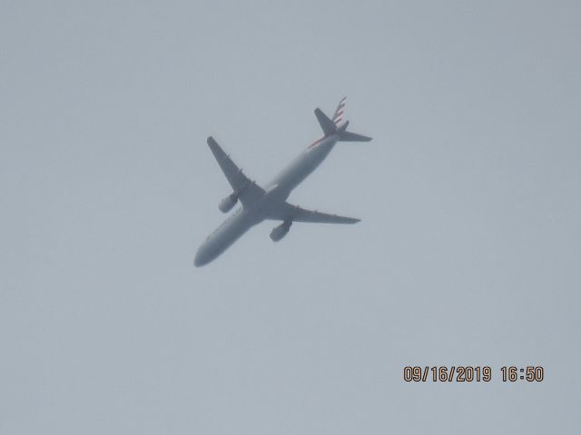 Airbus A321 (N195UW)