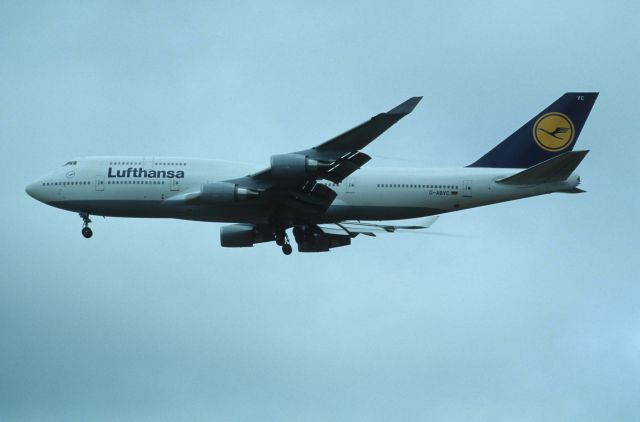 Boeing 747-400 (D-ABVC) - Final Approach to Narita Intl Airport Rwy34 on 1990/08/19