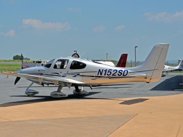 Cirrus SR-22 (N152SD) - Parked