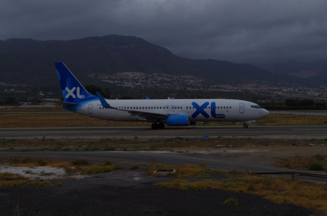 Boeing 737-800 (F-HJUL) - Taxing to takeoff, headed to Lille, France.