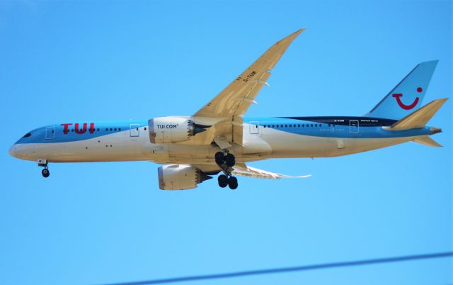 Boeing 787-9 Dreamliner (G-TUIM)