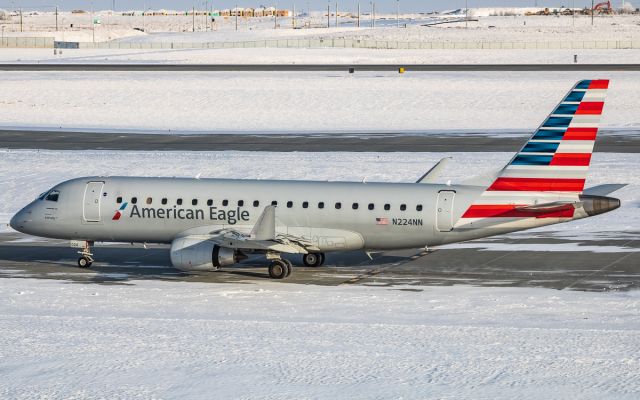 EMBRAER 175 (long wing) (N224NN)