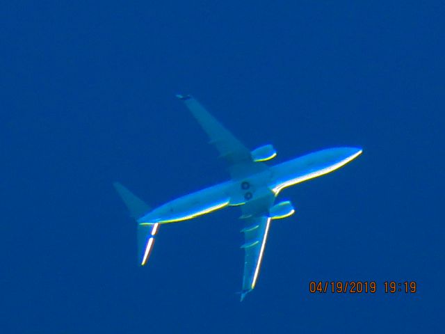 Boeing 737-800 (C-FRWA)