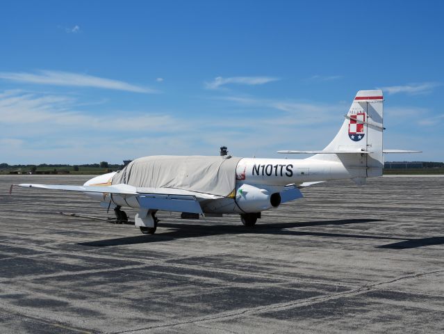 Hawker 800 (N101TS)