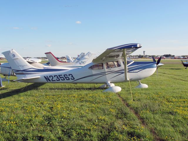 Cessna Skylane (N23563) - On the way to Oshkosh 2013!