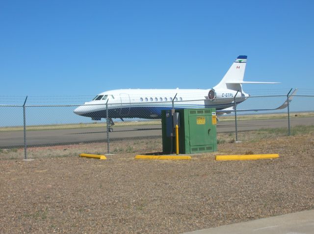 Dassault Falcon 2000 (C-GTPL) - Falcon 2000 at Glendives ramp