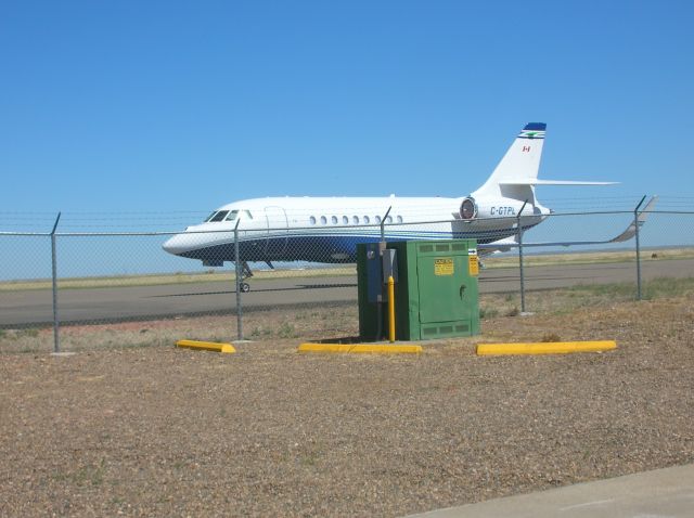 Dassault Falcon 2000 (C-GTPL) - Falcon 2000 at Glendives ramp