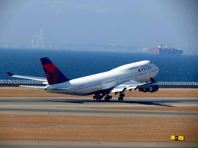 Boeing 747-400 (N674US)